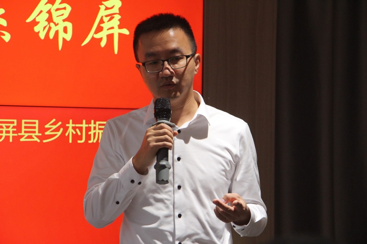 鷹擊長空 心系錦屏--捐贈百萬瓷磚助力鄉(xiāng)村振興(圖1)