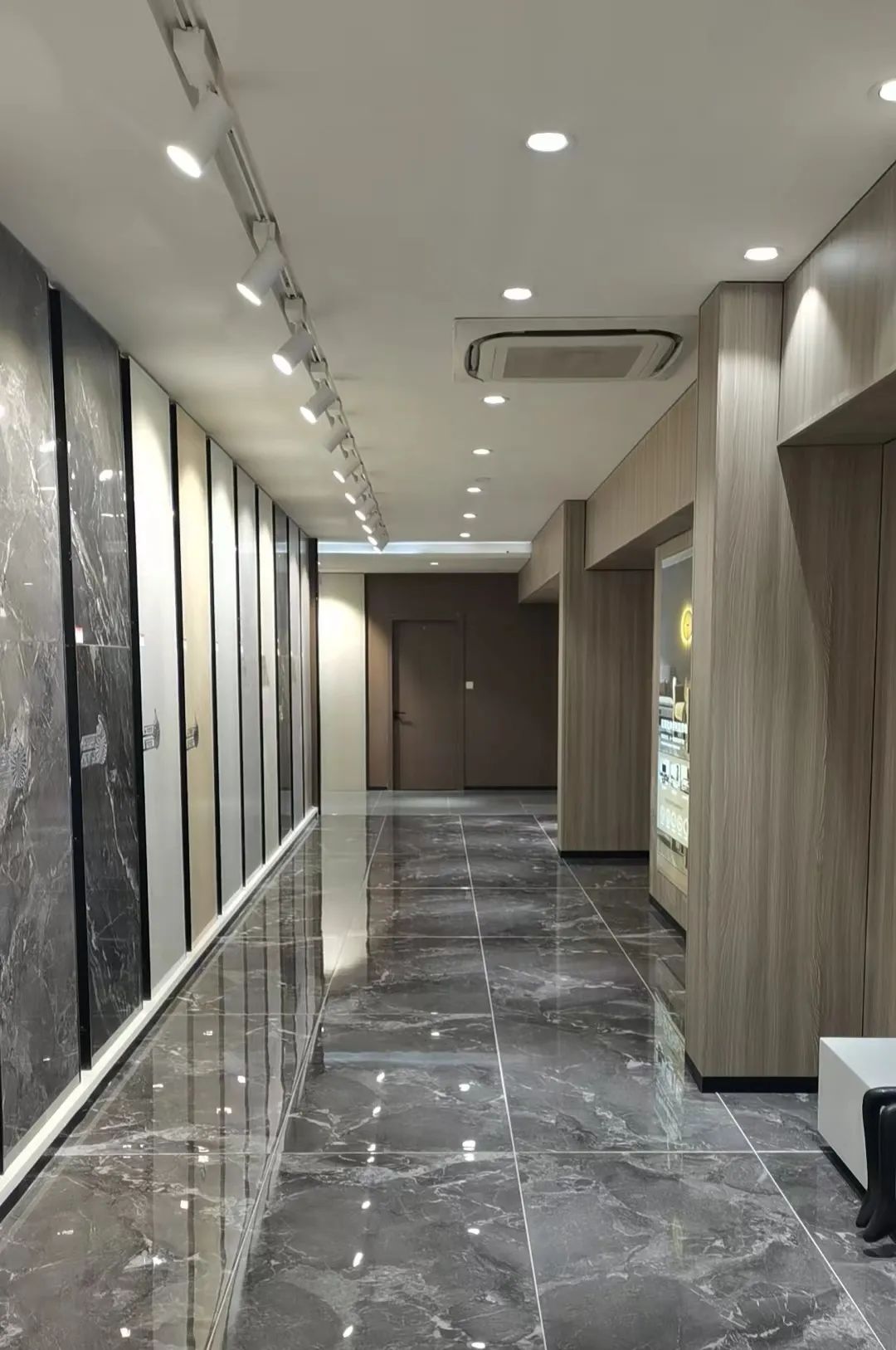 鷹牌50周年 門(mén)店風(fēng)采｜高碑店鷹牌陶瓷：締造品質(zhì)家居新典范(圖13)