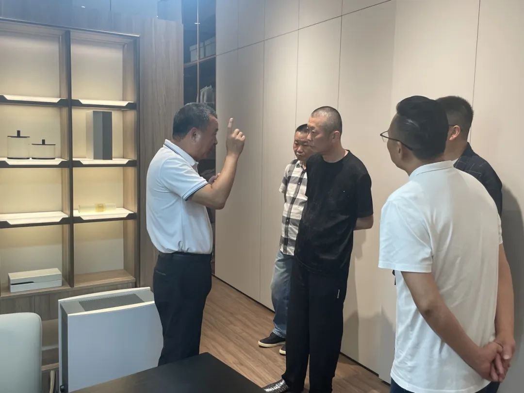 共話家居發(fā)展新趨勢(shì)｜湖南千思裝飾集團(tuán)張董一行蒞臨鷹牌總部參觀交流(圖3)