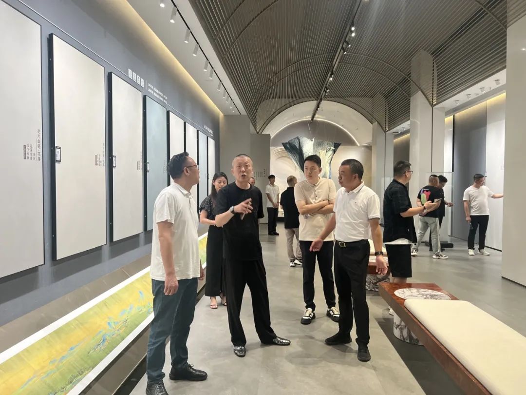 共話家居發(fā)展新趨勢(shì)｜湖南千思裝飾集團(tuán)張董一行蒞臨鷹牌總部參觀交流(圖7)