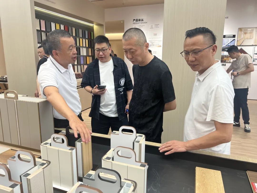 共話家居發(fā)展新趨勢(shì)｜湖南千思裝飾集團(tuán)張董一行蒞臨鷹牌總部參觀交流(圖5)